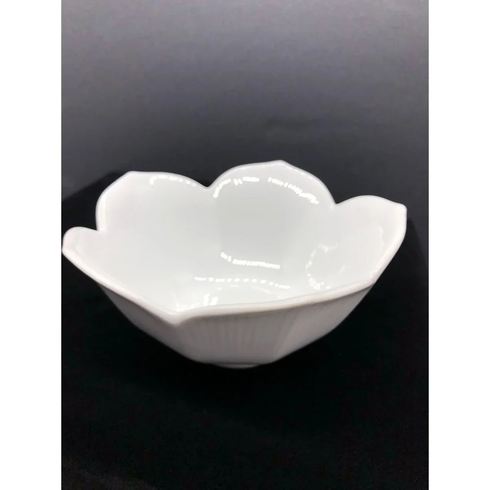Pier 1 White Porcelain Lotus Flower Petal Ribbed Bowls Set of 2 Minimalist 5.5in